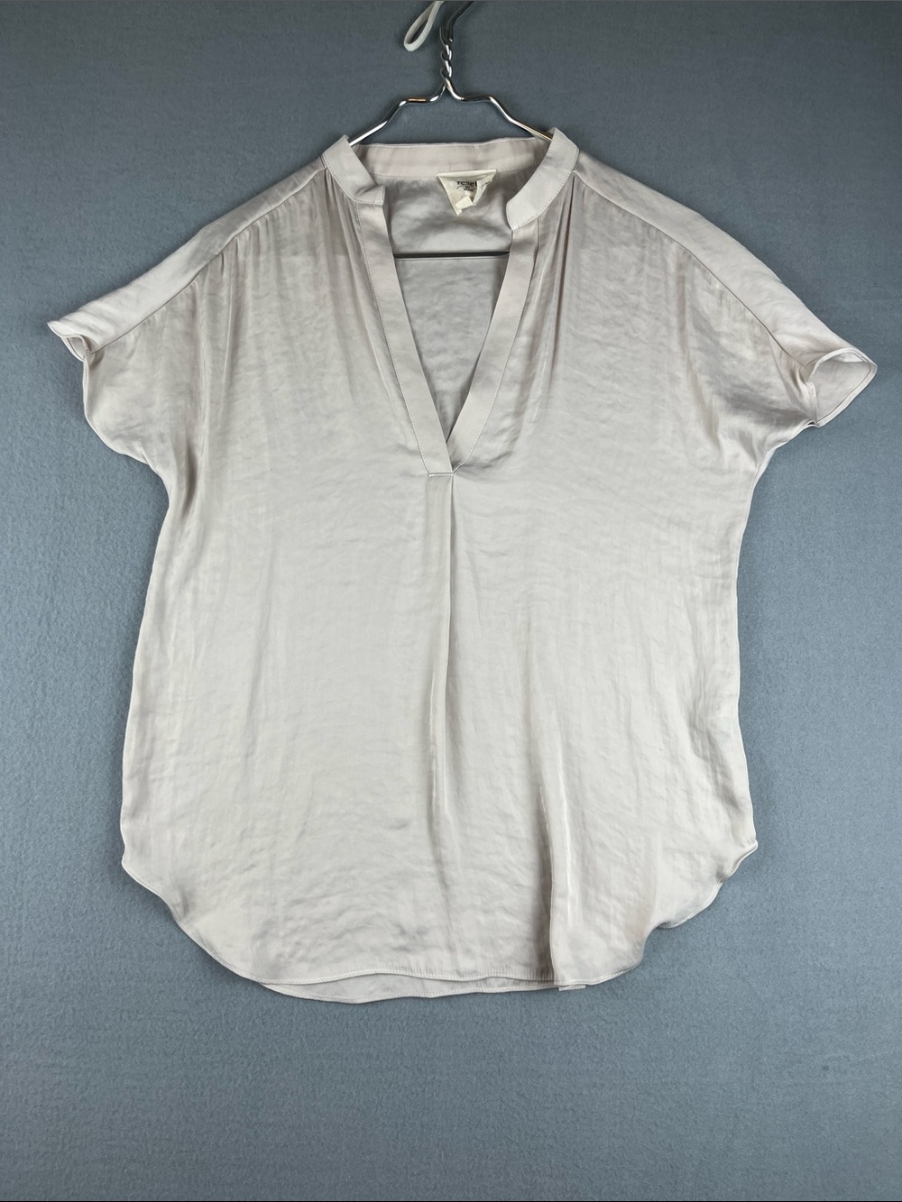 Reset by Jane Cream Silky V-Neck Short Sleeve top
Size: Small